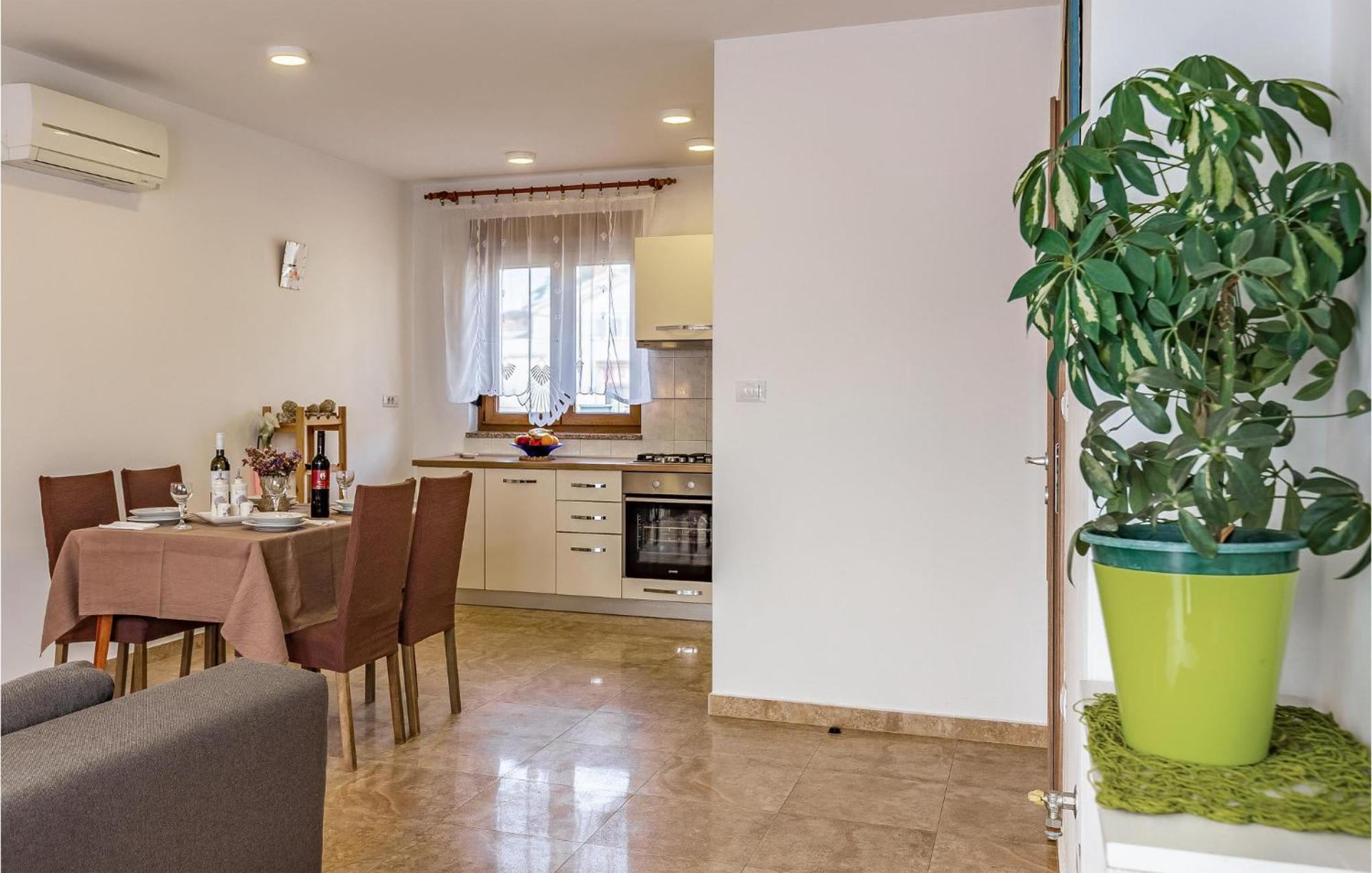 Awesome Apartment In Pula With Wifi מראה חיצוני תמונה